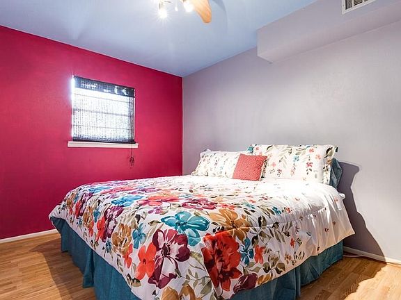 3rd image of 1601 Violet Ave