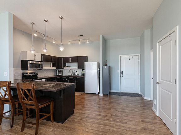 4th image of 623 W Walnut Street #408