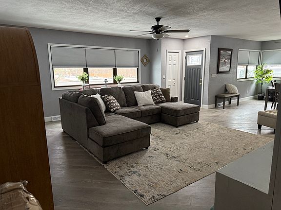 3rd image of 125 Sunset Dr
