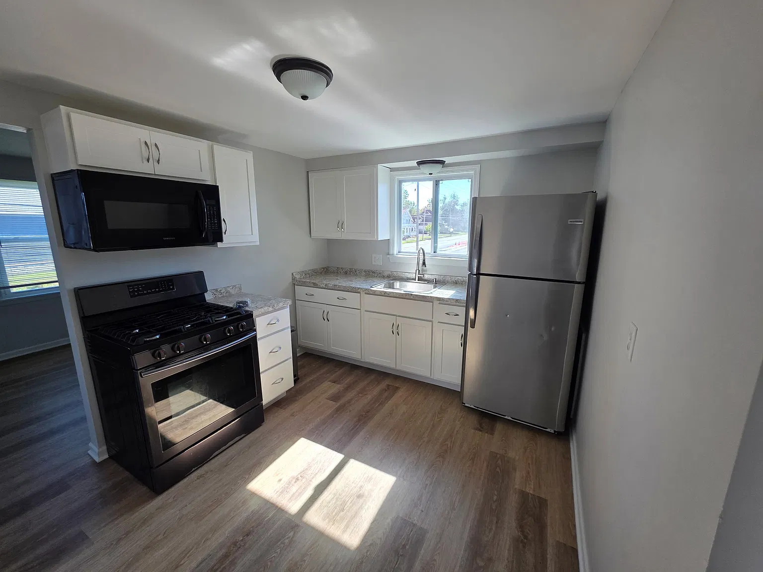 2 bed, 800 sqft, $1,550 — Photo 1
