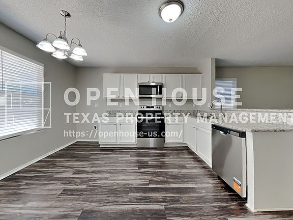 5th image of 2204 Maple Dr
