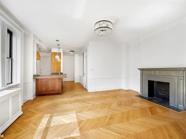 885 West End Avenue image 3 of 14