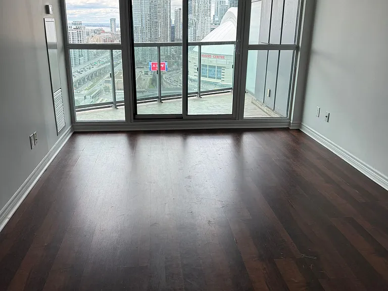 19 Grand Trunk Cres #2915 — Photo 8