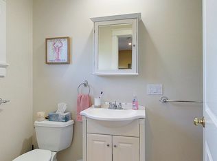 40 Holten Ave, Newport, RI 02840