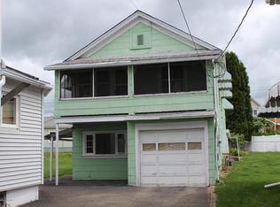 1130R Myers Ave, Peckville, PA 18452
