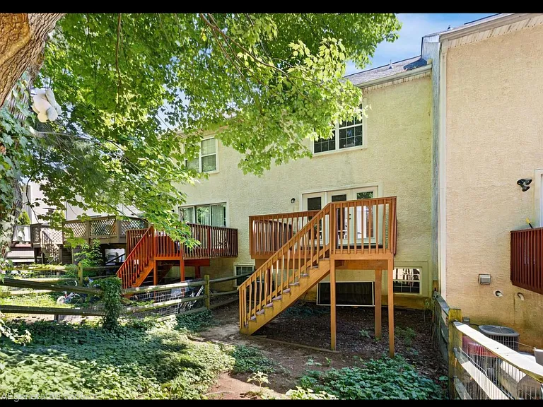 108 Richards Ln — Photo 21