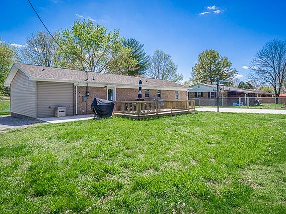 3rd image of 901 Lynnview Dr