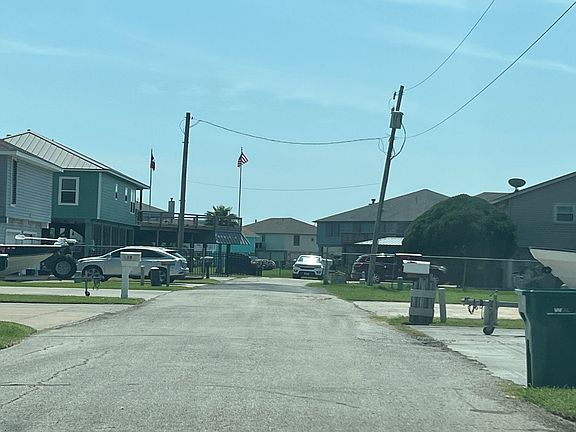 4th image of 10 N Pelican St