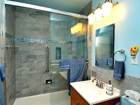 2nd image of 130 Pecks Ln