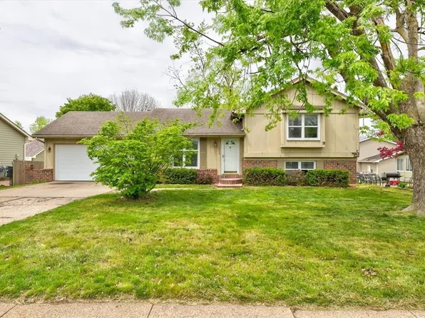 226 S Hickory Blvd, Pleasant Hill, IA 50327