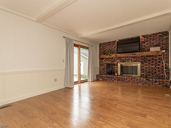 5th image of 10041 Chardon Rd