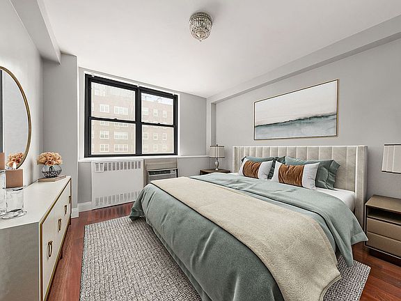 5th image of 32 Gramercy Park S APT 13B