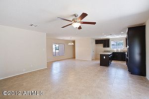 4th image of 627 E Canterbury Ln