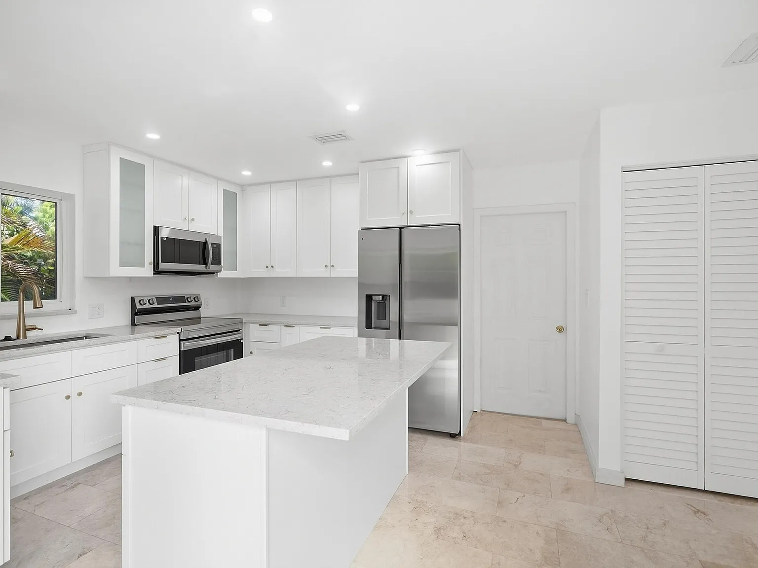 4 bed, 2.0 bath, 1679 sqft, $5,000 — Photo 4