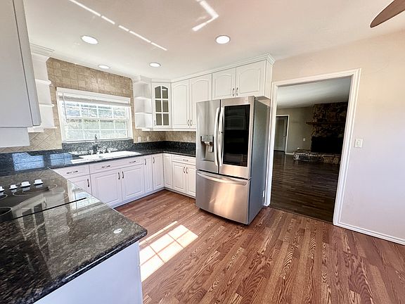 4th image of 9071 Paradise Park Dr #1