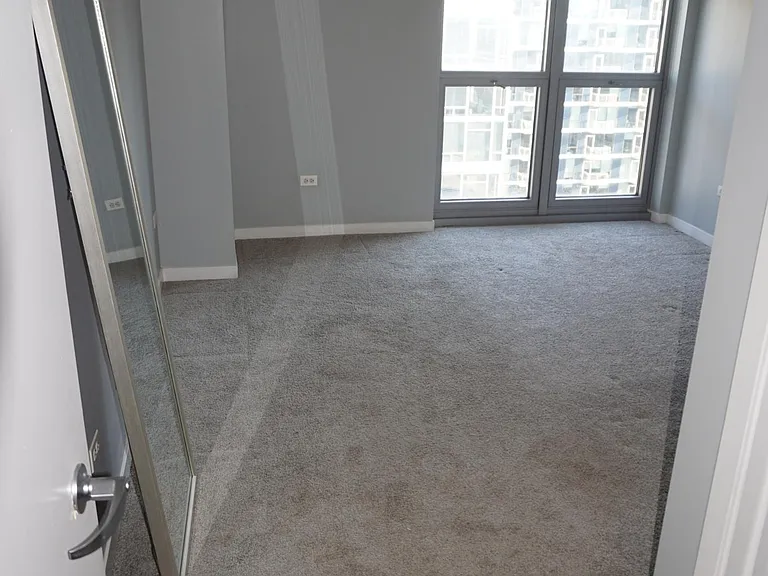 200 W Grand Ave — Photo 10