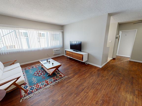 5th image of 6520 & 6530 De Longpre Ave #12
