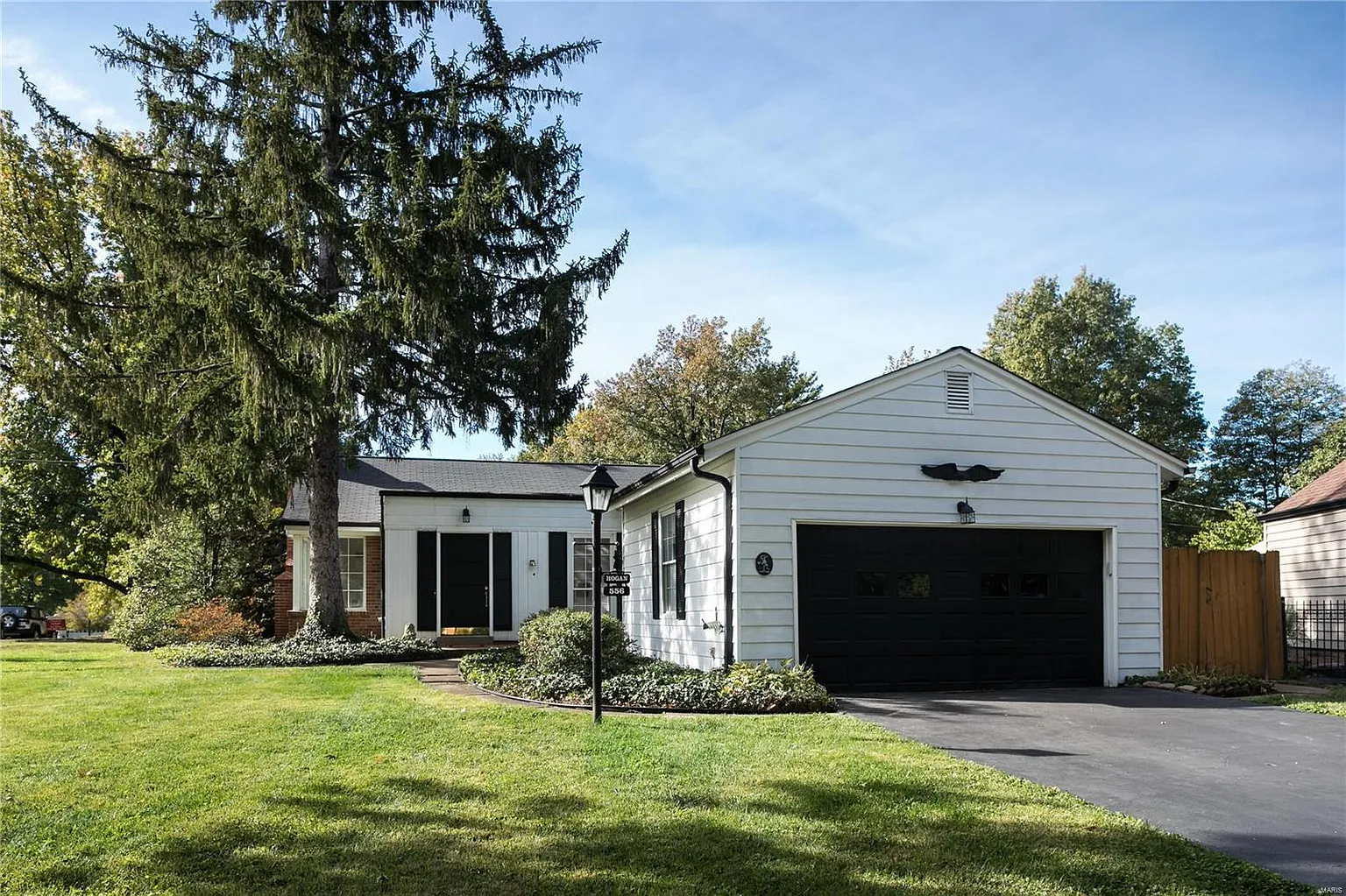 556 Bedford Oaks Dr photo 1