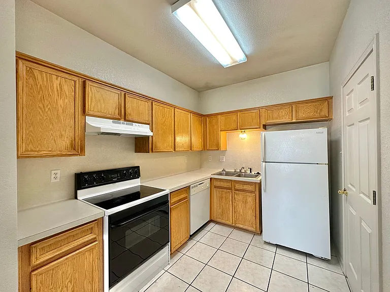 5206 Daybreak Dr — Photo 7