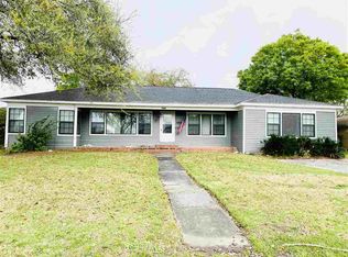 4801 Lakeshore Dr, Port Arthur, TX 77642