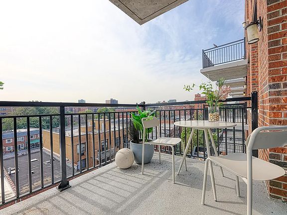 4th image of 14474 Northern Blvd #Penthouse K