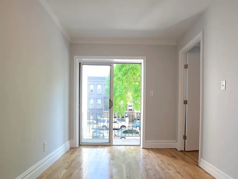 301 Van Buren St #2R — Photo 3