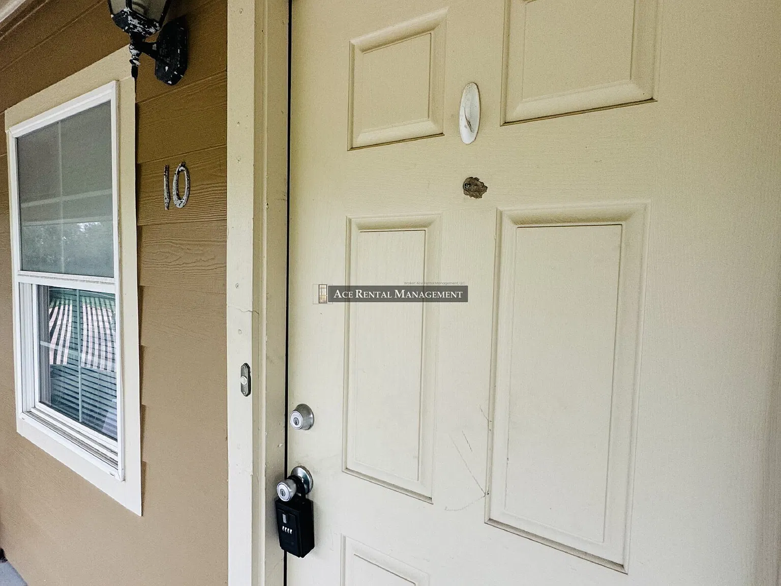 Spacious 1-Bedroom Retreat on Texas Ave Spacious 800 Sq Ft Haven in Bridge City! — Photo 1