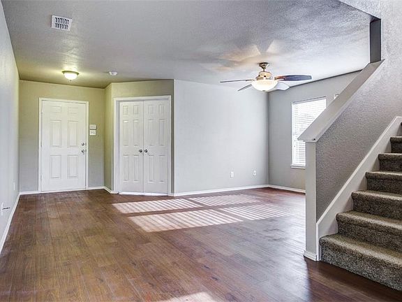 4th image of 238 Niagara Falls Dr
