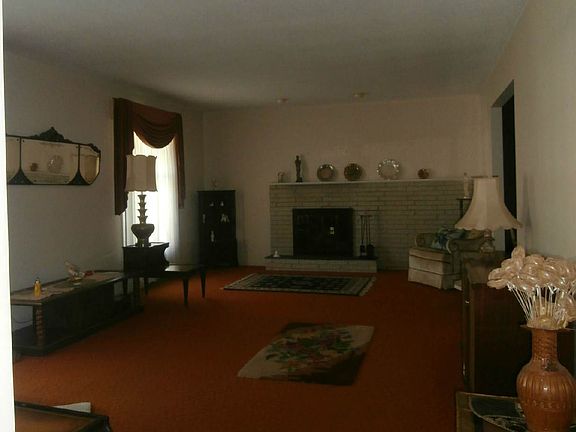 Living room is 15'x 23'