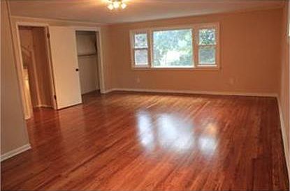 4th image of 376 Hilltop Ave