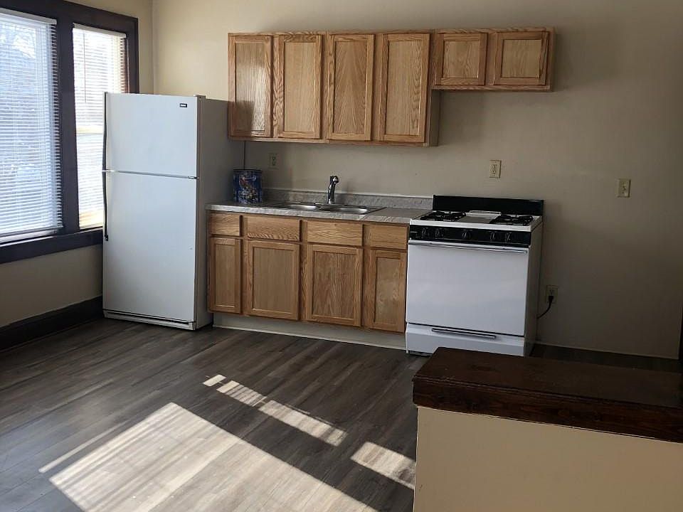 2nd image of 2508 Portland Ave #4
