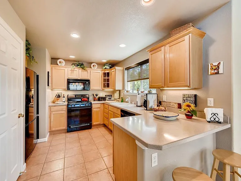 5971 S Waco St — Photo 8