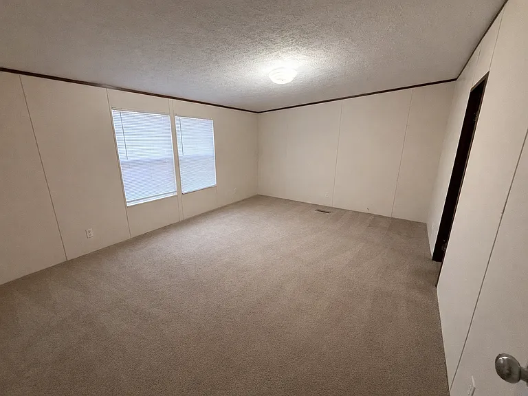 105 Campbell Dr — Photo 3