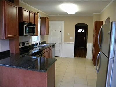 4th image of 828 Creighton Ave