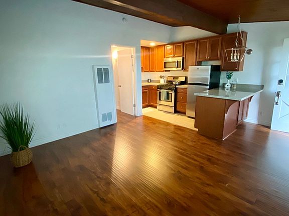 4th image of 1622 Armacost Ave #1/2