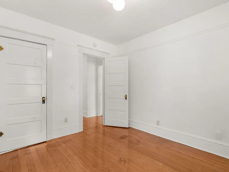 2342 - 2348 SE Ankeny St. — Photo 35