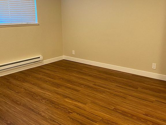 4th image of 3730 Moorpark Ave #19