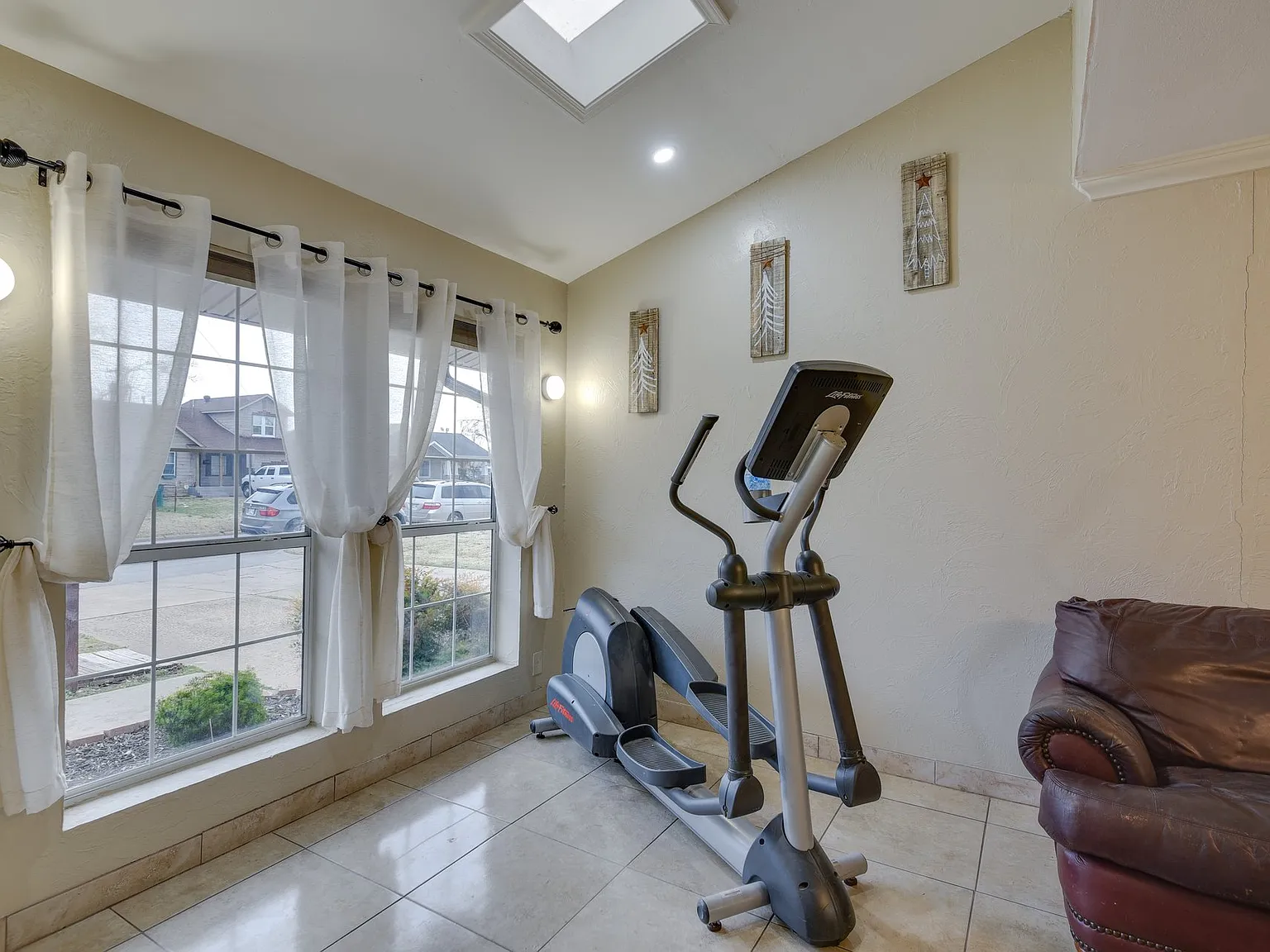3 bed, $2,500 — Photo 4