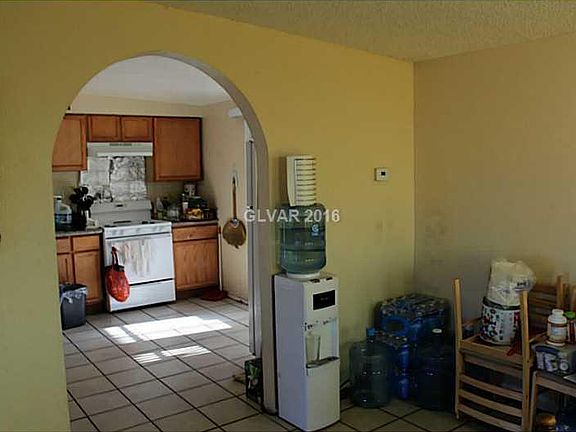 2nd image of 2835 Coronado Ave