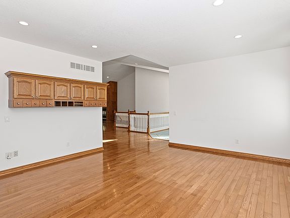 3rd image of 6775 Dakota Dr