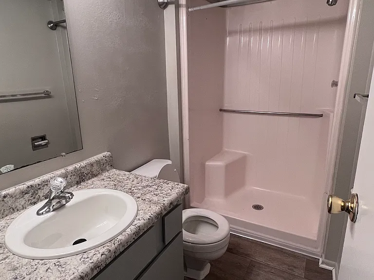 Bell Hollow Apartments — Photo 59