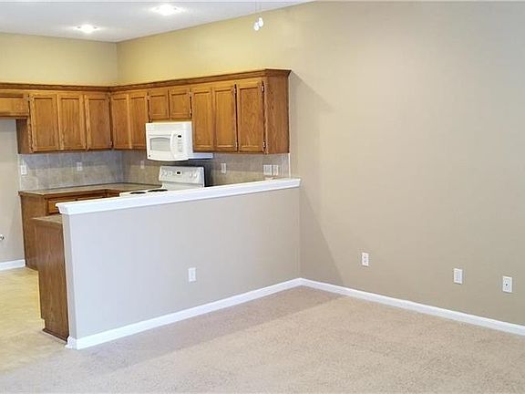 3rd image of 3215 N 103rd Ter