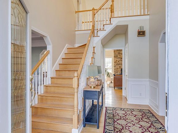 5th image of 100 Barefoot Landing Dr