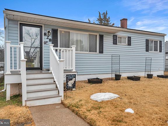 3rd image of 828 Barbara Ct N