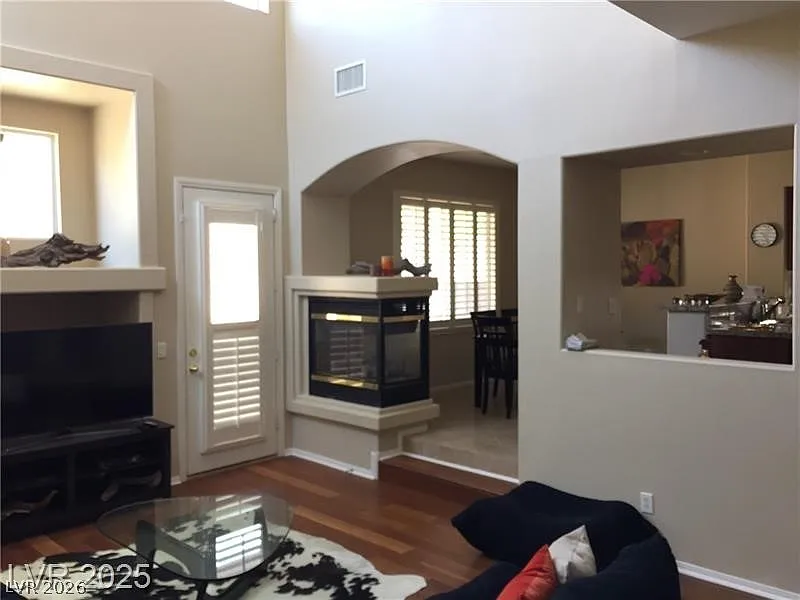 3 bed, 2.5 bath, 1922 sqft, $3,800 — Photo 4