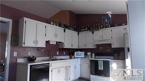 3rd image of 418 Country Village Dr