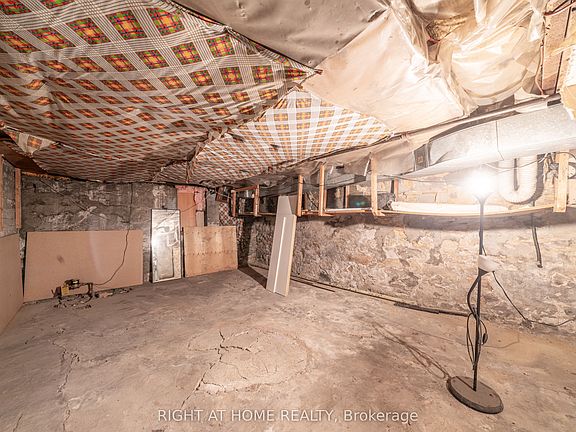 12th image of 1059 Bathurst St