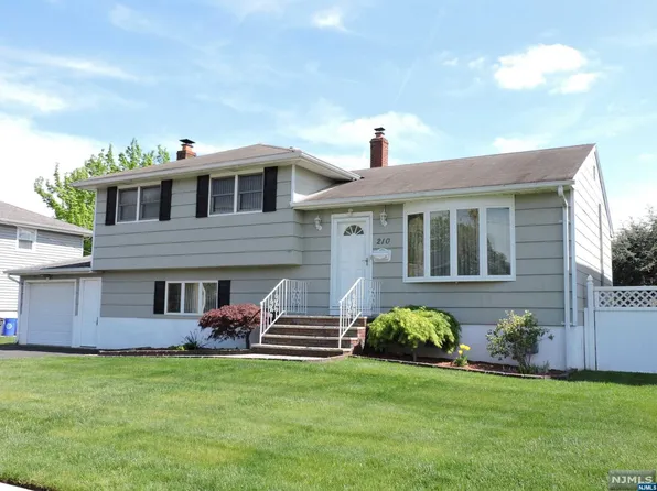 210 Oxford Ave, Saddle Brook, NJ 07663