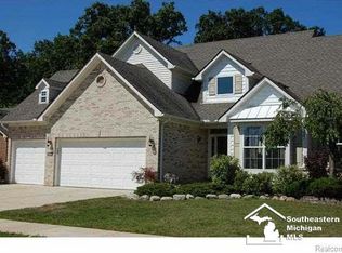 23504 W Creek Dr, New Boston, MI 48164