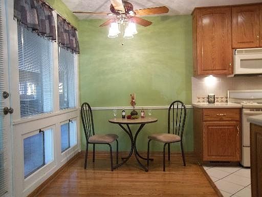 3rd image of 146 N Caroline Ave